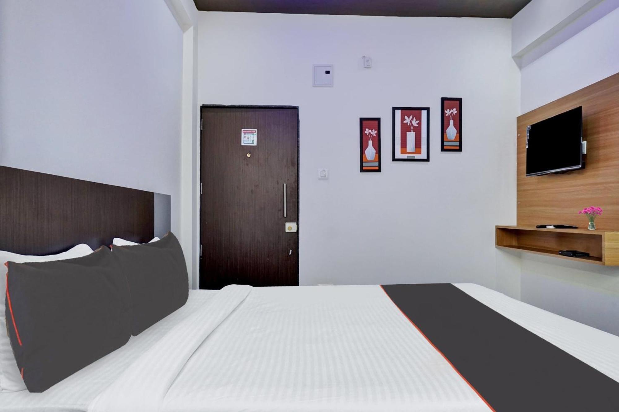 Super Collection O Eon Inn Near Pune Airport Kharadi Exterior foto